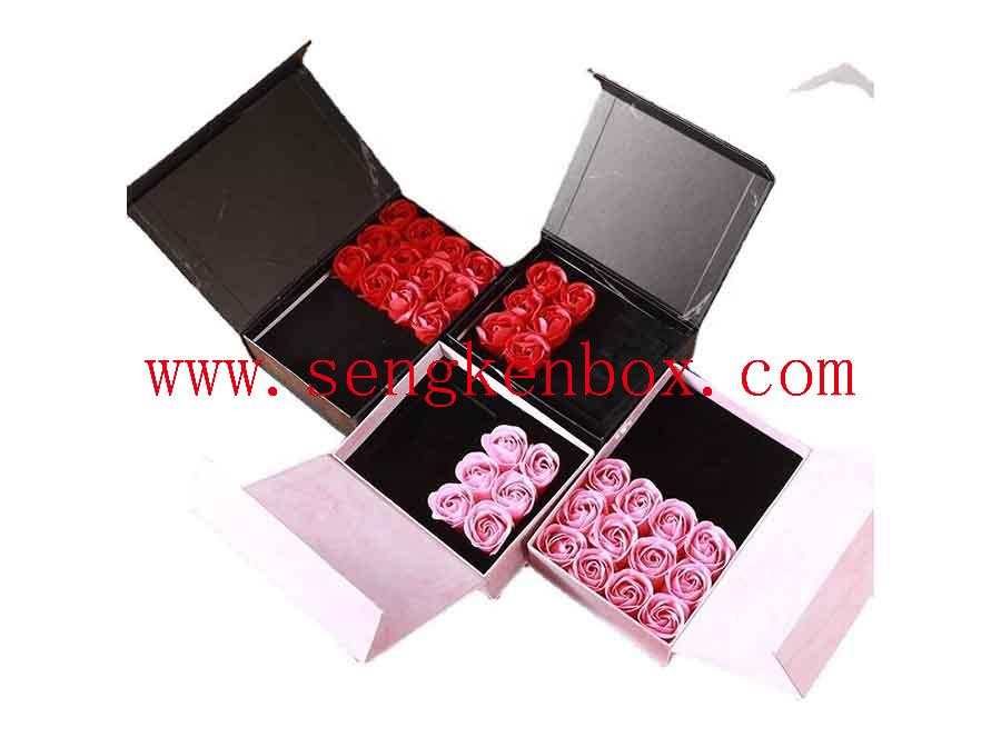 Confezione regalo rosa immortale per gioielli con fiori di sapone