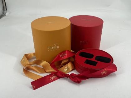 OEM e ODM Round Gift Box with Silk Ribbon Cosmetic Products Boxes with Gold Stamping and EVA liner in vendita
